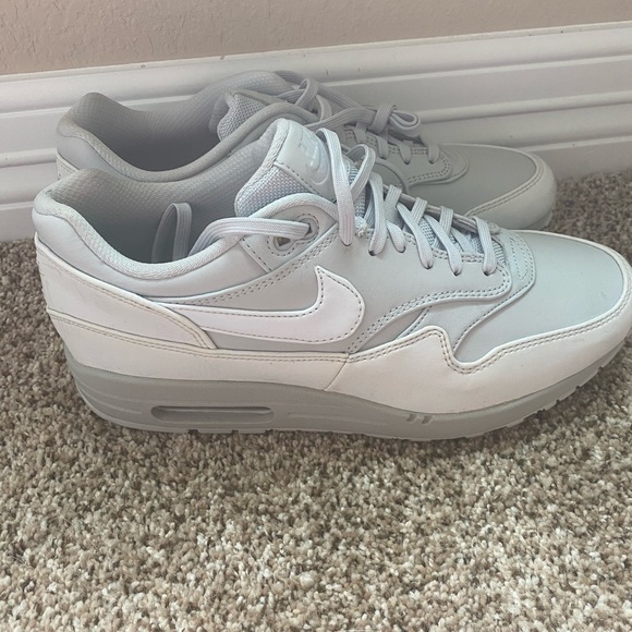 air max 1 lux sneaker